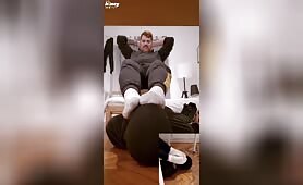 Under KingVfoot ‘s sweaty socks & big meaty feet part 1